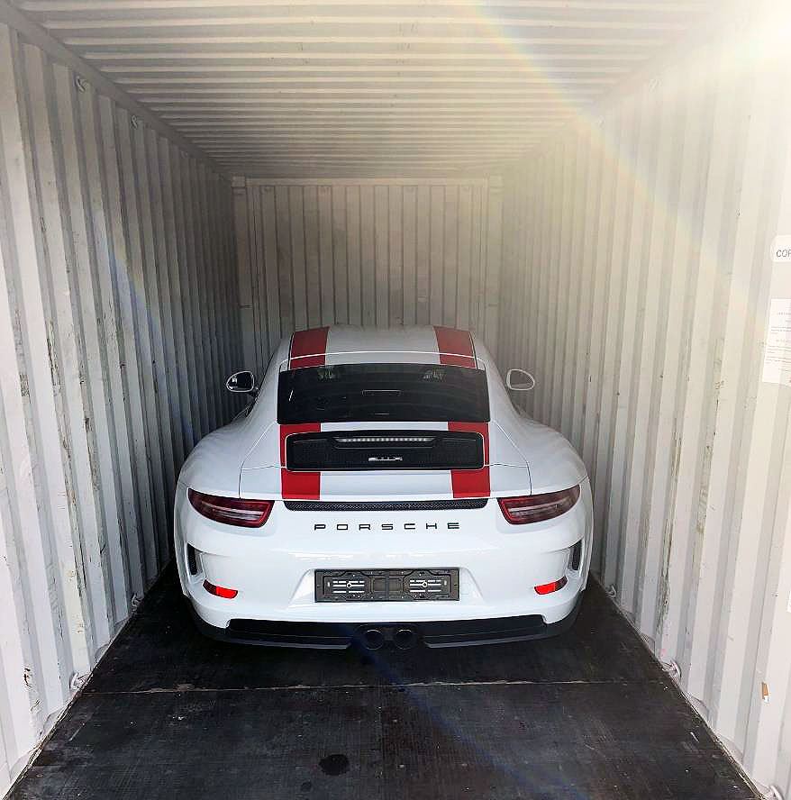 Container Lifting - limited-edition Porshe 911R